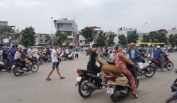 Hà Nội vừa xảy ra động đất, chung cư chao đảo