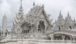 Thăm quan ngôi đền Thái Lan sở hữu cây cầu địa ngục, cánh tay người chết và cổng vào thiên đường