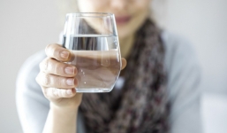 Uống nước khi bụng rỗng: Cơ thể nhận được 7 lợi ích 'thần kỳ' nhờ thải độc, tu sửa tế bào