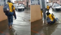 Clip: Chàng trai ga-lăng cõng gái xinh qua đường ngập nước và cái kết ê chề
