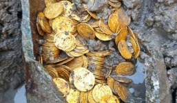 Đào móng nhà, phát hiện hũ tiền vàng còn nguyên vẹn giá 11 triệu USD