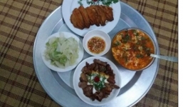 Hội chi em hưởng ứng trào lưu khoe mâm cơm gia đình: Người được khen tấm tắc, kẻ bị bóc mẽ 'sống ảo'