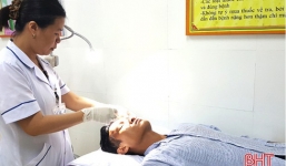 Mua cò về làm thịt, bị cò mổ vỡ thủy tinh thể