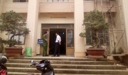 Níu kéo bất thành, chồng đâm vợ tử vong ngay tại tòa