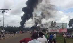 Tò mò xem nổ xe chở xăng, hơn 135 người thương vong