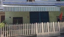 Đang quét nhà, cụ bà 73 tuổi bị thanh niên đột nhập đâm trọng thương