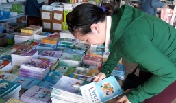 Trưởng ban Dân nguyện: Mỗi năm phụ huynh bỏ 1.000 tỷ mua sách giáo khoa rồi bán giấy vụn