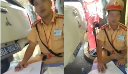 Lái xe không gương, không giấy tờ nhưng nam thanh niên vẫn cãi cùn với CSGT: “Xe này em chỉ dùng đi chợ” rồi còn quay clip
