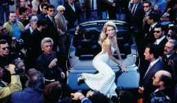 Siêu mẫu hàng đầu thế giới: Từ chối phi vụ bán dâm giá 30 tỷ vì không muốn mất phẩm giá