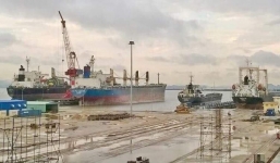 Hai công nhân rơi từ xe cẩu xuống đất tử vong