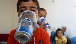 24h qua ảnh: Sợ tấn công hóa học ở Idlib, dân Syria tự chế mặt nạ phòng độc