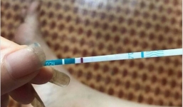 Cô nàng đăng ảnh que thử thai và hỏi mình có em bé chưa, nào ngờ chị em chỉ chú ý đến thứ này, còn ra rả ném đá