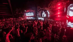 Người chứng kiến nạn nhân nằm bất động tại lễ hội âm nhạc: 'Không gian ngột ngạt, không đủ sức chứa số lượng lớn người tham gia'