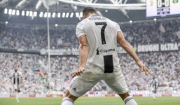 Vừa lập cột mốc lịch sử, Ronaldo còn khiến châu Âu chột dạ với con số trùng hợp kỳ lạ