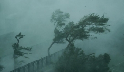 Trung Quốc chống chọi bão Mangkhut, 2 người thiệt mạng