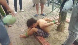 Công an triệu tập 3 người tham gia vụ trói tay, chân bé trai vào gốc cây giữa phố