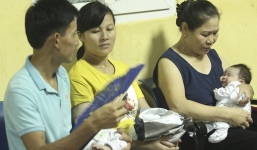 Cháy lớn sát bệnh viện Nhi: Mẹ ném bình sữa ôm con tháo chạy