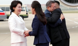 Lãnh đạo Triều Tiên cùng phu nhân tiếp đón trọng thể tổng thống Hàn Quốc