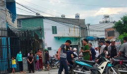 Cô gái ở Sài Gòn phát hiện mẹ gục chết, cha thoi thóp với nhiều vết cắt ở tay tại nhà