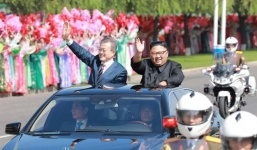 Lãnh đạo Triều Tiên Kim Jong Un bất ngờ tuyên bố thăm Hàn Quốc