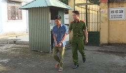 Đột nhập khu trọ đêm mưa gió, vừa trộm điện thoại, vừa 'xơi' cả… gà