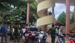 Truy tìm người đàn ông bỏ chạy khỏi hiện trường vụ rơi lầu bí ẩn