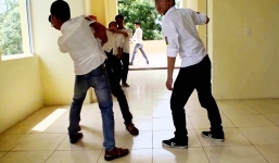 Mâu thuẫn vì chuyện mượn sách, nam sinh lớp 10 thủ sẵn dao bầu đâm bạn trọng thương