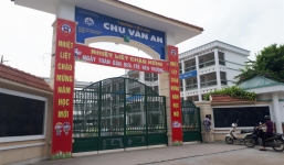 Nửa tháng, trường Tiểu học quá tải ở Hà Nội khiến phụ huynh chóng mặt vì đổi lịch dạy 3 lần