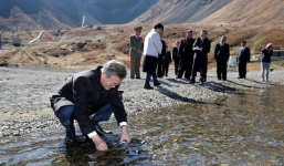 Tiết lộ bất ngờ về bước chân đặt lên đỉnh núi 'thiêng' của Tổng thống Moon Jae-in