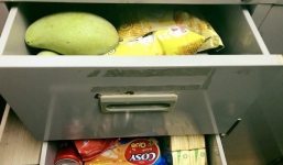 Dành cả thanh xuân để trữ đồ ăn vặt ở văn phòng, hội chị em công sở xem xong liền thấy bóng dáng mình trong đó