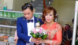 Bị người làm loạn đám cưới 'tố' không dám mời con gái, cô dâu 61 tuổi lên tiếng