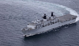 Việt Nam khẳng định lập trường sau khi tàu chiến Anh, tàu ngầm Nhật hoạt động ở Biển Đông