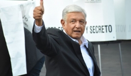 Đất nước còn nghèo đói, Tổng thống Mexico quyết định bán chuyên cơ, đi máy bay thương mại