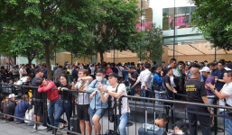 Vừa mua được iPhone mới, dân buôn Việt Nam đã nháo nhào bán lại máy giá gốc nhưng chẳng ai thèm ngó ngàng