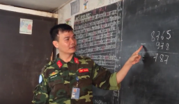 Câu chuyện đẹp về người sĩ quan Việt dạy học trên đất Trung Phi: “Nhìn các con bò ra ghế học chữ trong trời tối, tôi thương lắm”