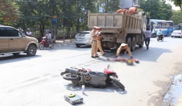 Nhậu say, một phó chủ tịch thị xã đâm vào xe tải tử vong