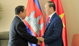 Chủ tịch nước Trần Đại Quang và 5 lần cắt tóc cho đồng đội Hun Sen