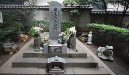 Bí ẩn về ngôi mộ mang lời nguyền tàn độc 'mạo phạm là chết' khiến nhiều người rùng mình