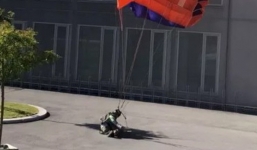 Liều mạng nhảy dù từ nóc nhà 19 tầng, nhận ngay trái đắng