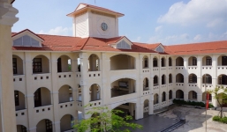 Ninh Bình: Trường Kim sơn B treo cờ rủ tưởng niệm Chủ tịch nước Trần Đại Quang