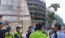 Rơi từ công trình Trung tâm thương mại ở Sài Gòn, 3 công nhân nằm bất động