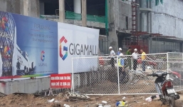 Thông tin mới nhất vụ ba công nhân rơi từ tầng 4 công trình trung tâm thương mại ở Sài Gòn