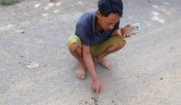 Nhân chứng vụ bé gái 10 tuổi nghi bị bố sát hại: “Nghe tiếng kêu cứu thảm thiết, chạy ra hỏi thì cháu đã kiệt sức không nói được nữa”