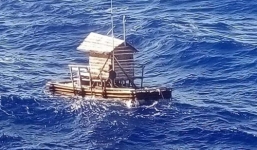 Chàng trai Indonesia sống sót thần kỳ sau 49 ngày trôi dạt trên lều bẫy cá