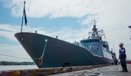 Nữ thuyền trưởng chỉ huy tàu New Zealand cập cảng Sài Gòn