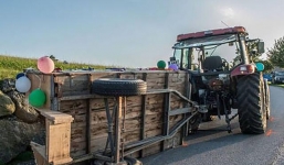 Thảm kịch ngày cưới: Cô dâu tử vong do xe kéo của em trai lật úp vào người