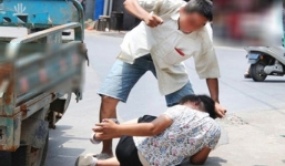 Con trai hỗn láo bị cha dùng tuýp sắt đánh tử vong