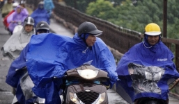 Đêm nay miền Bắc đón gió mùa đông bắc, Hà Nội mưa dông