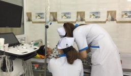 Diễn viên nhí 'Chú ơi đừng lấy mẹ con' nhập viện vì khóc nhiều, suy nhược khi đọc các tin nhắn chửi rủa