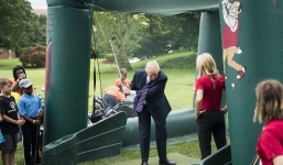 Zimbabwe đề nghị tặng đất cho Tổng thống Trump xây sân golf